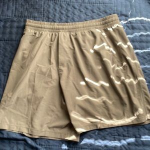 Lulu Lemon Mens Short Sz L Grey Like New